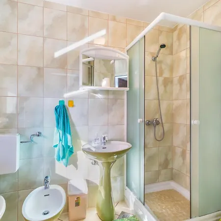 20 Biskupije Apartman Gloria *